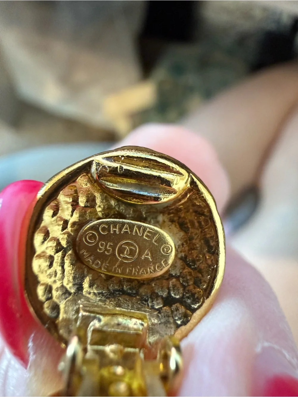 CHANEL vintage 1995 Gold Interlocking CC Clip Earrings